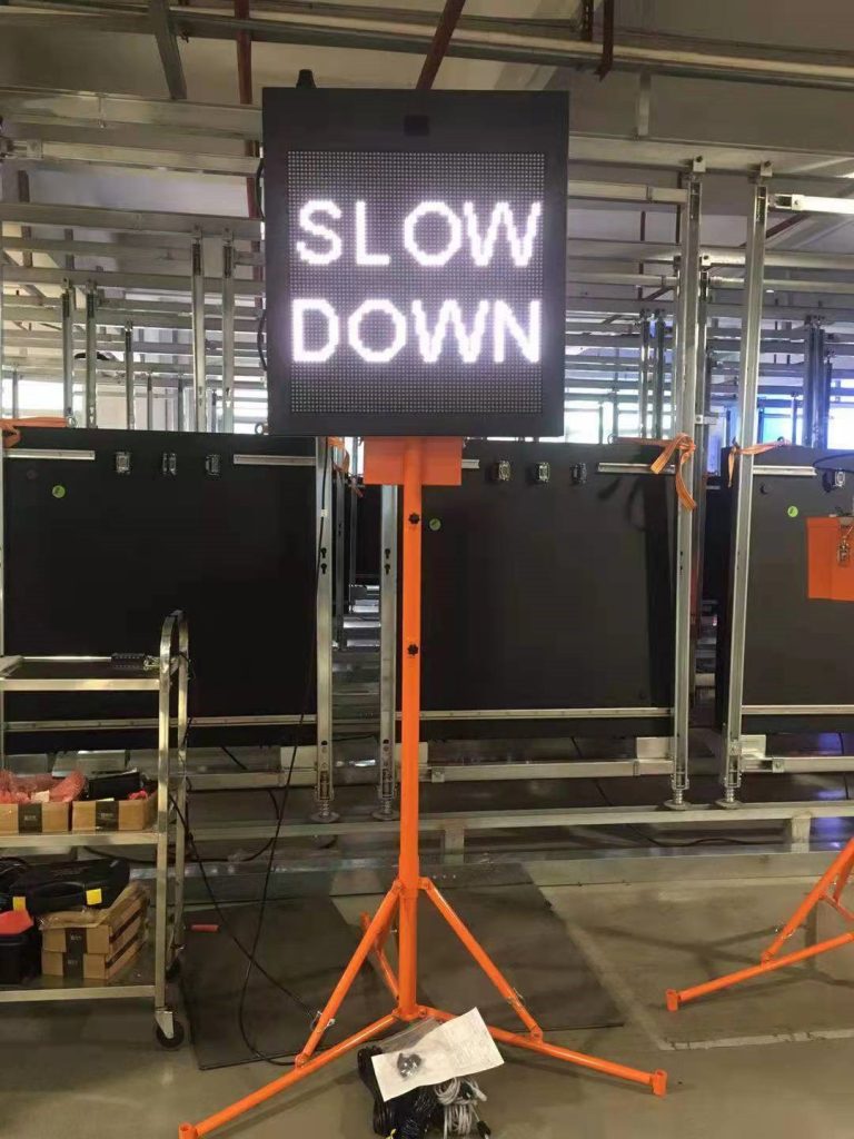 Sign Avms Modular PORTA VMS – Portable Tripod-Mounted LED Sign - Highway 1